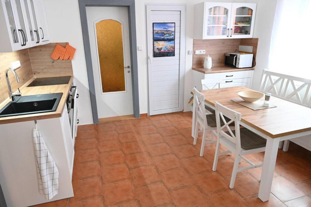 Rodinny Apartman U Broumovskeho Namesti Exterior photo